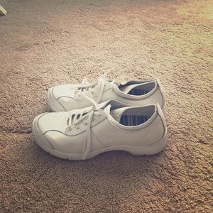 Dansko white tennis shoes